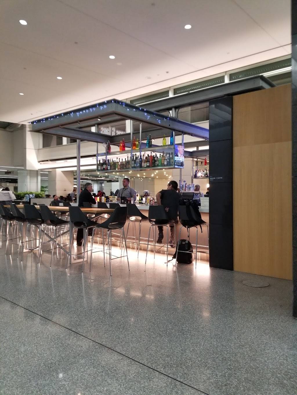 Tapas & Taps | restaurant | 780 S Airport Blvd Terminal G, San Francisco, CA 94128, USA | 6508216940 OR +1 650-821-6940