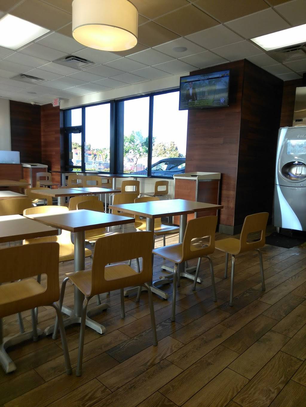 Wendys | restaurant | 46 E 49th St, Hialeah, FL 33013, USA | 3058216482 OR +1 305-821-6482
