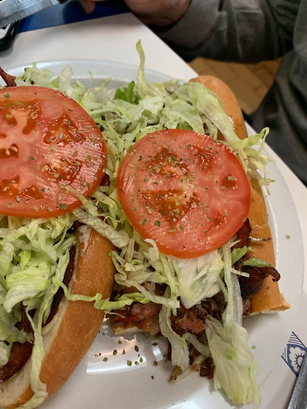 Chez Pierrot Le Roi du Sous-marin | restaurant | 450 Boulevard des Seigneurs, Terrebonne, QC J6W 1T3, Canada | 4504717452 OR +1 450-471-7452