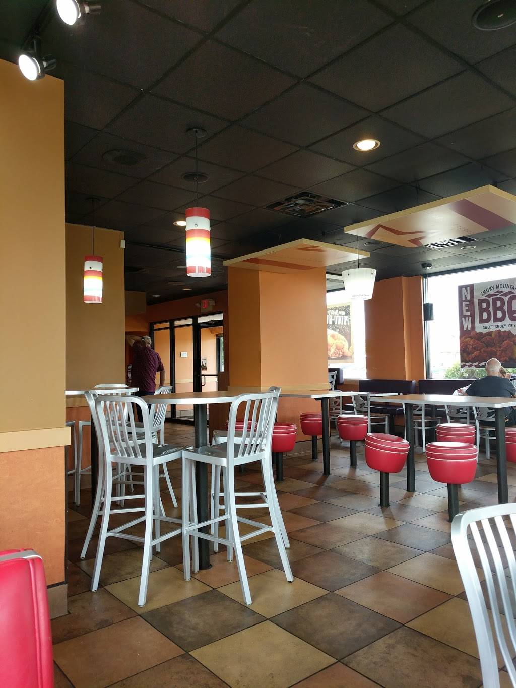 Taco Bell | meal takeaway | 221 W Veterans Pkwy, Yorkville, IL 60560, USA | 6305531954 OR +1 630-553-1954