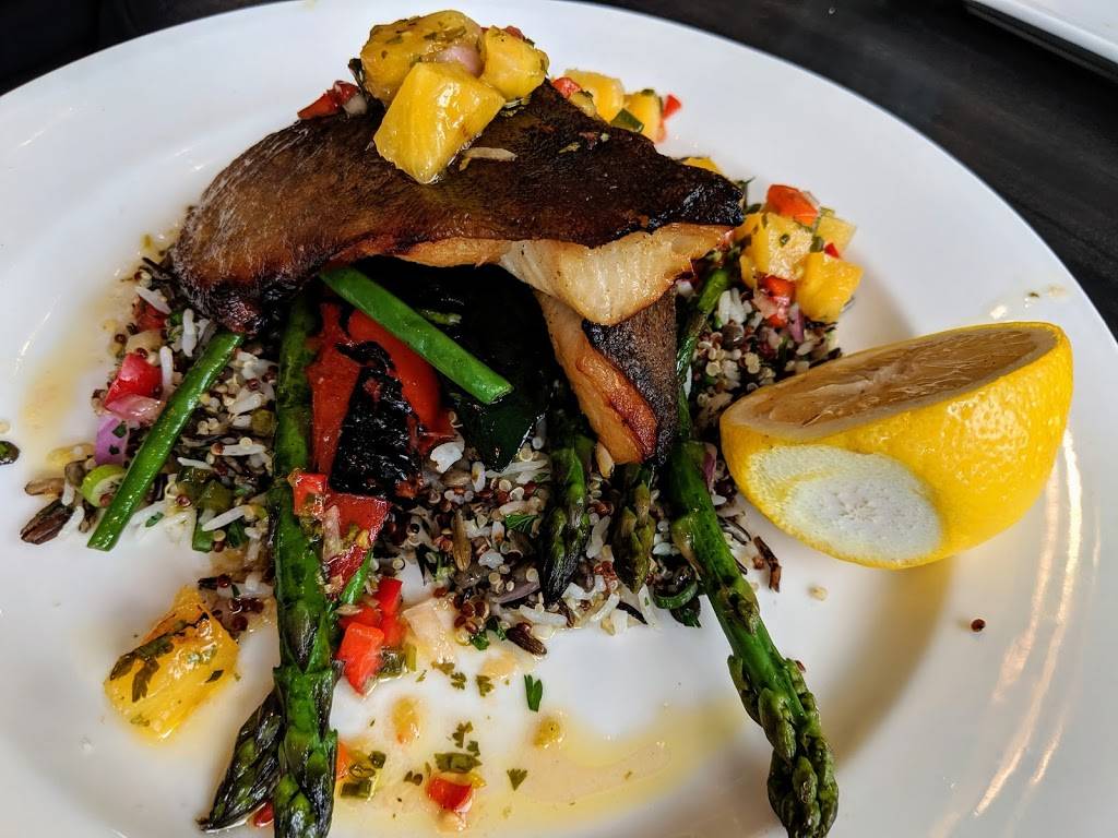 Dianas Oyster Bar and Grill | restaurant | 2105 Lawrence Ave E, Scarborough, ON M1R 2Z4, Canada | 4162881588 OR +1 416-288-1588