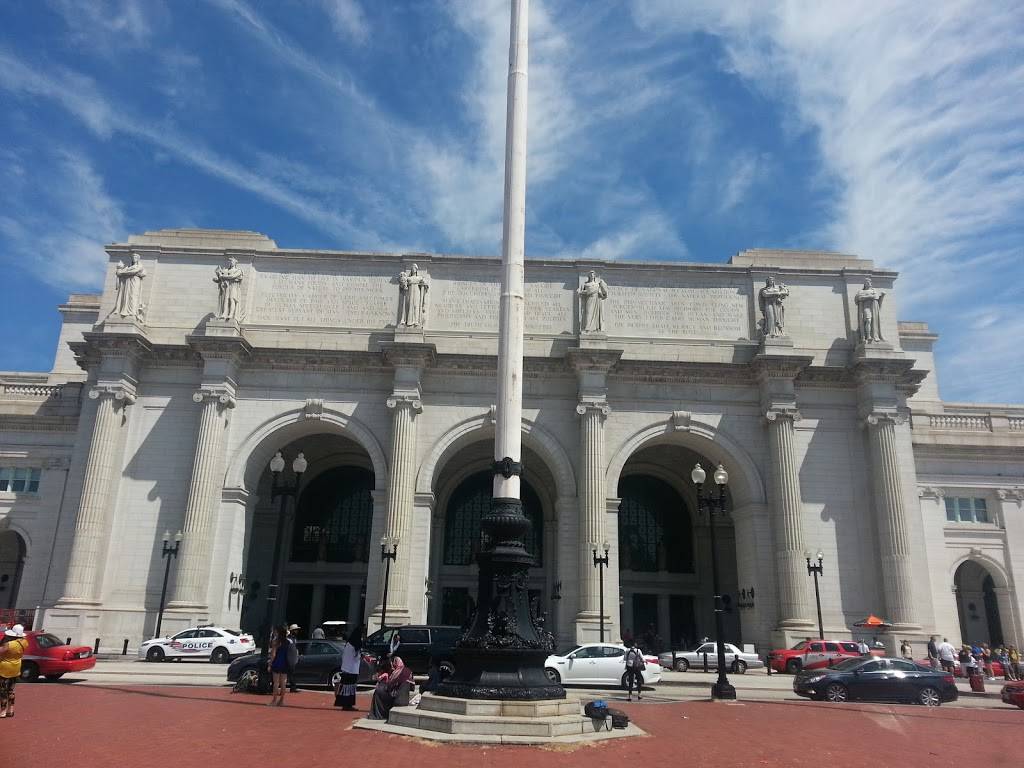 Chipotle Mexican Grill | restaurant | 50 Massachusetts Ave NE Spc L037, Washington, DC 20002, USA | 2026821861 OR +1 202-682-1861