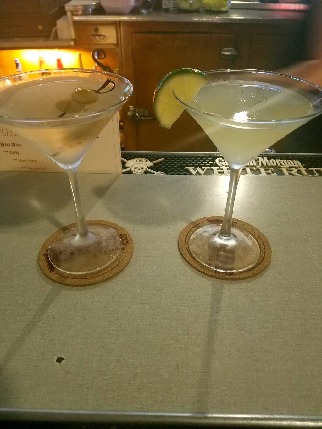 Wayside Saloon | restaurant | 1802 Crossroads Ln N, Freeport, IL 61032, USA | 8152336292 OR +1 815-233-6292