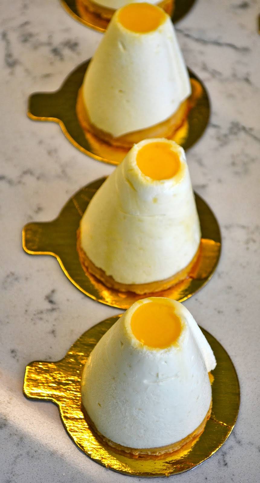 Voilà Pastry & Café | bakery | 5908 N Kings Hwy, Alexandria, VA 22303, USA | 7033291780 OR +1 703-329-1780