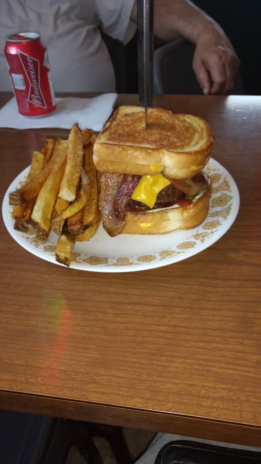 Kaisers Limestone Tavern llc | restaurant | 2440 north Rocky-Ridge Rd, Oak Harbor, OH 43449, USA | 4198989986 OR +1 419-898-9986