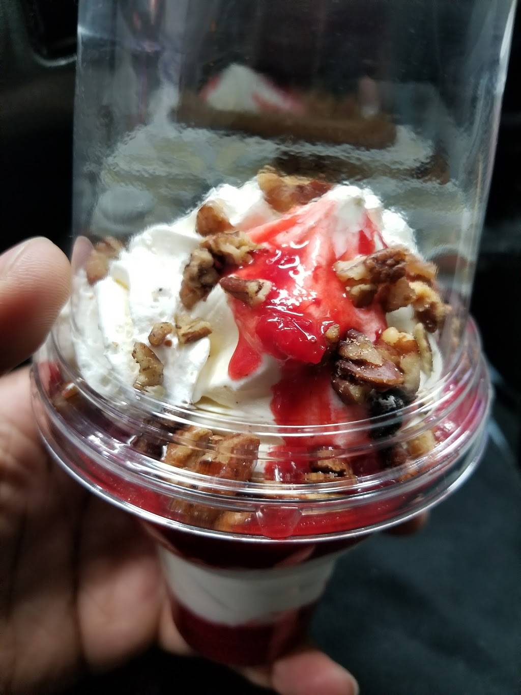 Sonic Drive-In | restaurant | 2516 Fort Worth Ave, Dallas, TX 75211, USA | 2149462080 OR +1 214-946-2080