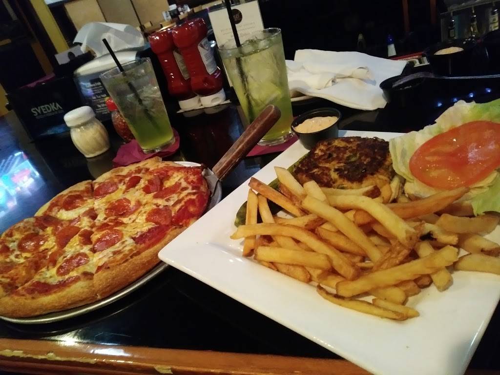 Gus Bar & Grill | restaurant | 2701 W Broad St, Richmond, VA 23220, USA | 8046129275 OR +1 804-612-9275