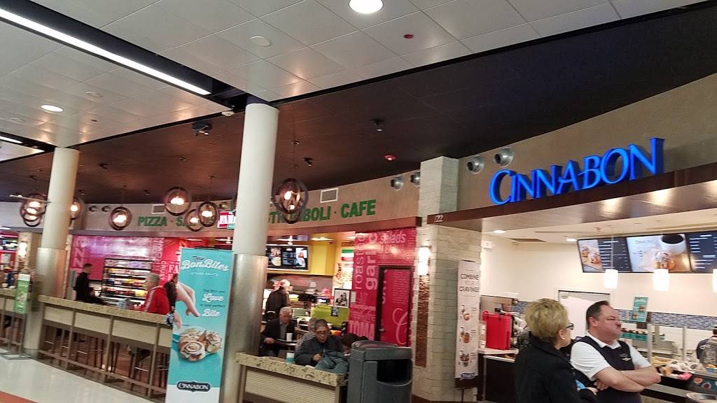 Famous Famiglia Pizzeria | restaurant | 9700 Airport Blvd # 124, San Antonio, TX 78216, USA | 2109308844 OR +1 210-930-8844