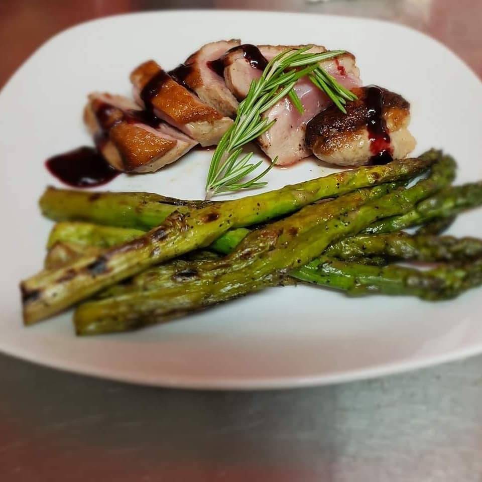 Au Jus | restaurant | 131 Main St, Windsor, VT 05089, USA | 8026744638 OR +1 802-674-4638