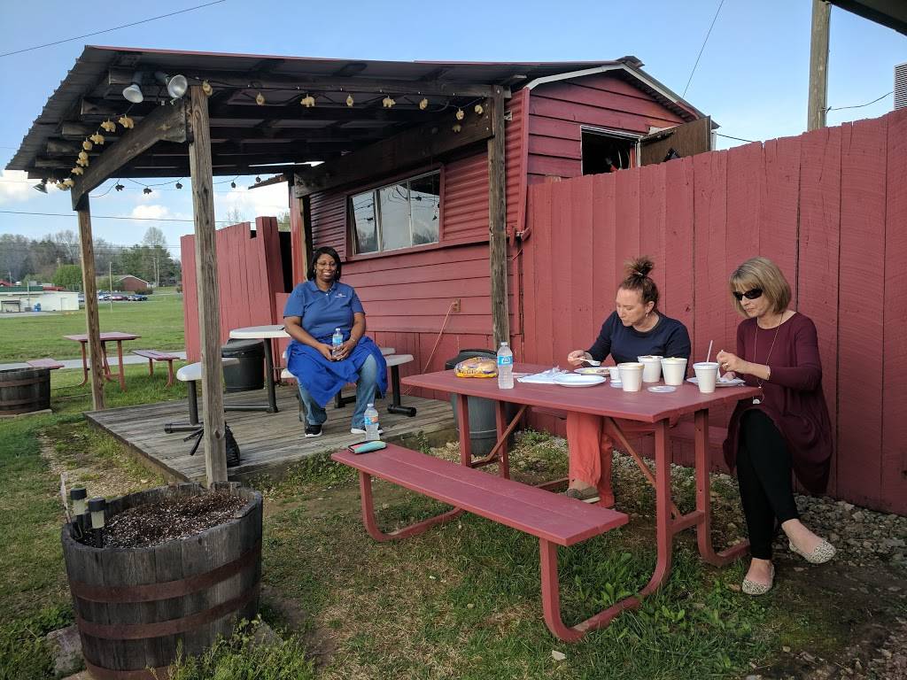 Porkys Pit BBQ | restaurant | 402 McMinnville Hwy, Manchester, TN 37355, USA | 9317289648 OR +1 931-728-9648