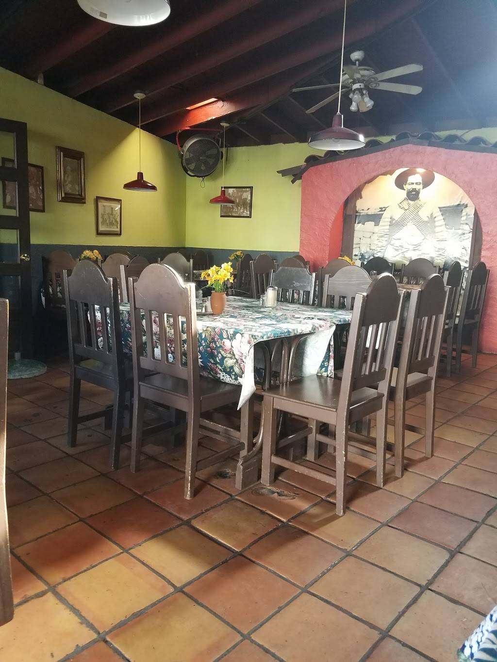 Restaurante Los Arcos | restaurant | Blvd. Benito Juárez 29, Playas Rosarito, 22700 Rosarito, B.C., Mexico | 016616120491 OR +52 661 612 0491