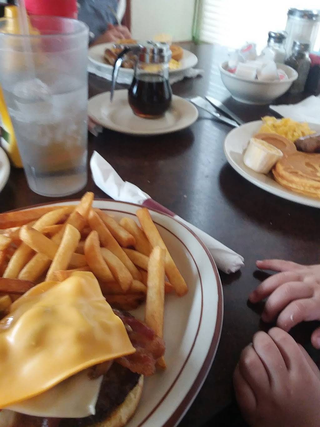 Kristinas Family Restaurant | restaurant | 9912 Lorain Ave, Cleveland, OH 44102, USA | 2169614455 OR +1 216-961-4455