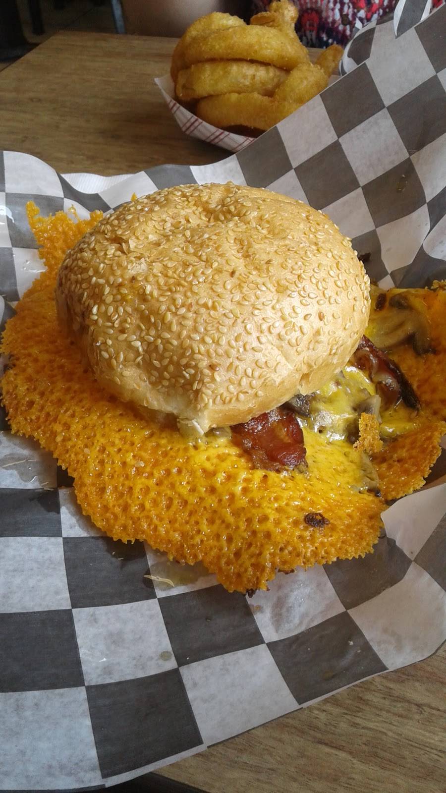 Sierra Squeeze Burger | restaurant | 13727-13733 Mono Way, Sonora, CA 95370, USA | 2095888707 OR +1 209-588-8707