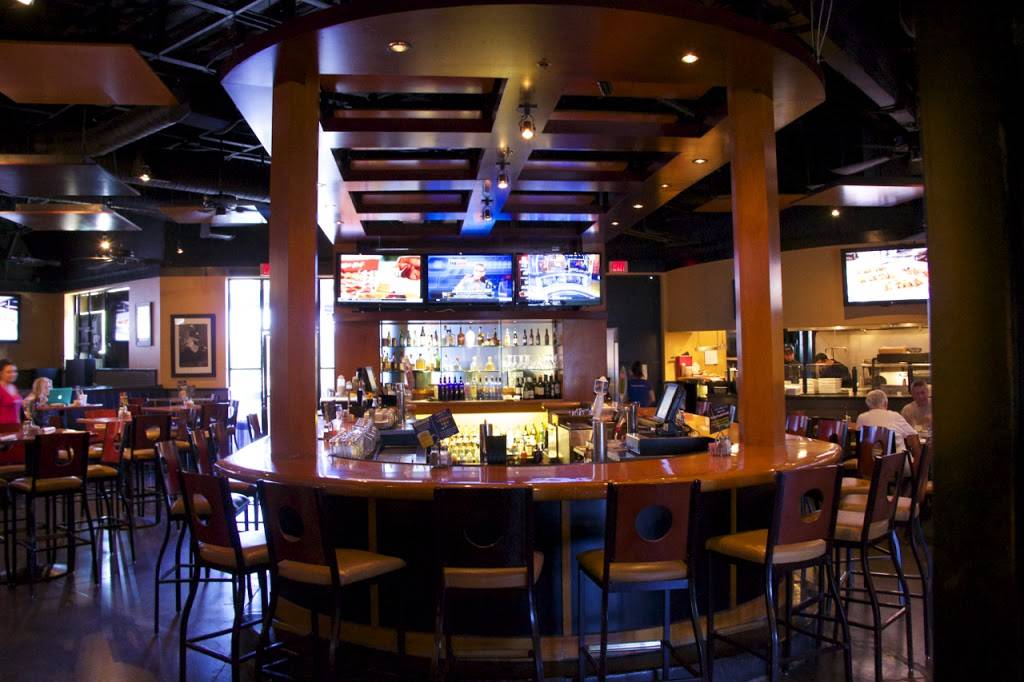 Half Moon Sports Grill | night club | 288 E Greenway Pkwy #103, Phoenix, AZ 85022, USA | 6029936600 OR +1 602-993-6600