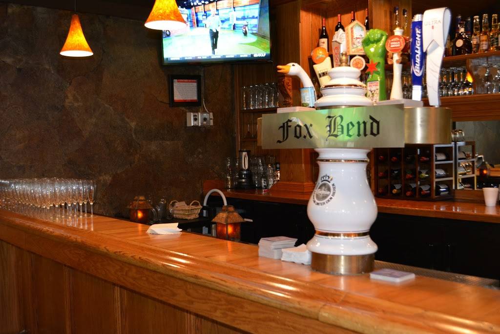 Pearces Pub & Banquets | restaurant | 3516 US-34, Oswego, IL 60543, USA | 6305548905 OR +1 630-554-8905