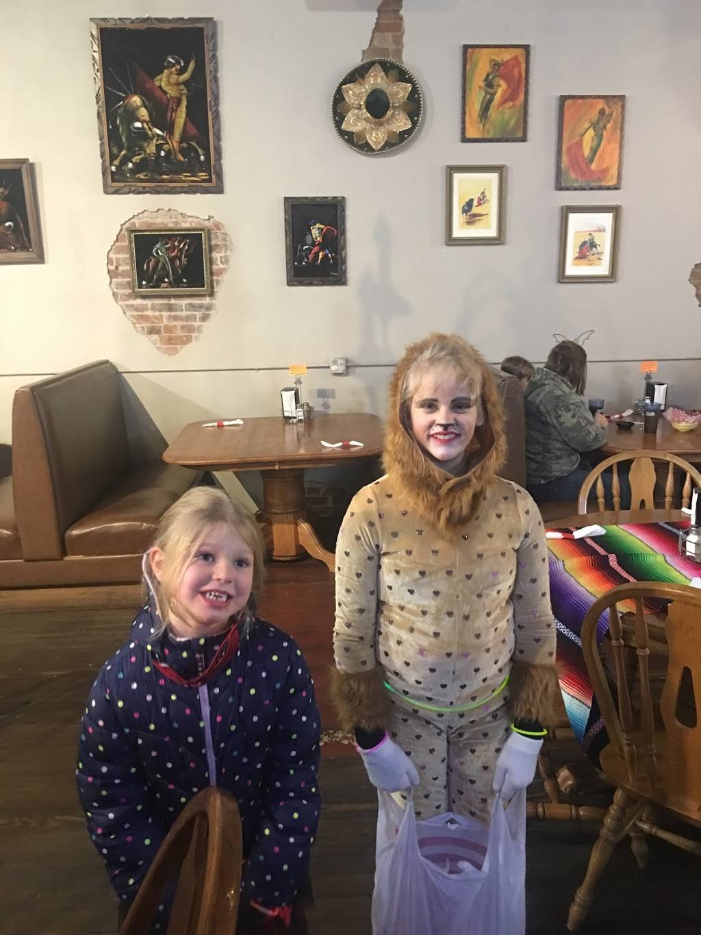 Mama Locas Cafe and Cantina | restaurant | 111 W Main St, Ash Grove, MO 65604, USA | 4176722200 OR +1 417-672-2200