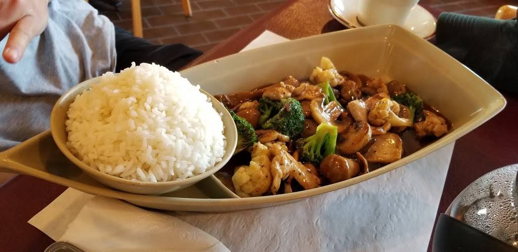 Thai Hut Restaurant | restaurant | 1441 Sandy Hollow Rd, Rockford, IL 61109, USA | 8153980522 OR +1 815-398-0522