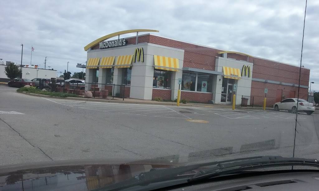 McDonalds | cafe | 76th And, Good Hope Rd, Milwaukee, WI 53223, USA | 4147608927 OR +1 414-760-8927