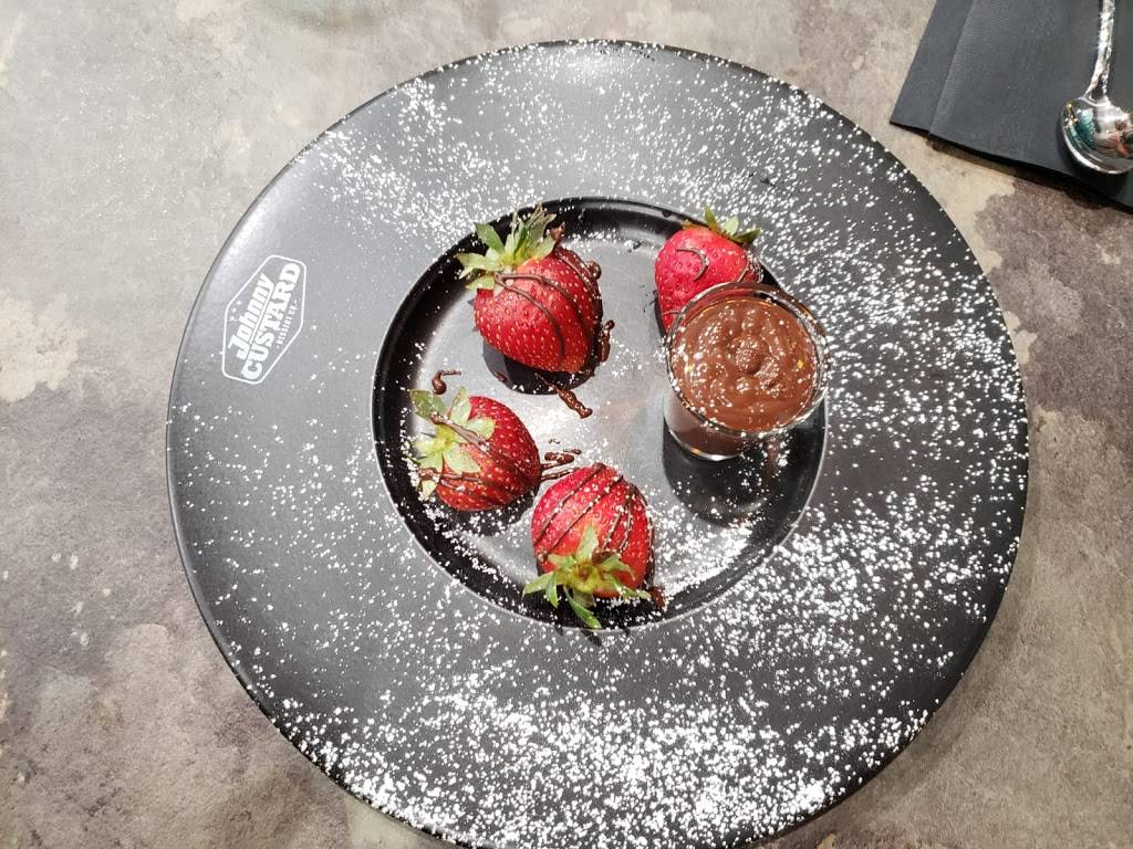 Johnny Custard | restaurant | 1961 Lawrence Ave E, Scarborough, ON M1R 2Y8, Canada | 4165517754 OR +1 416-551-7754