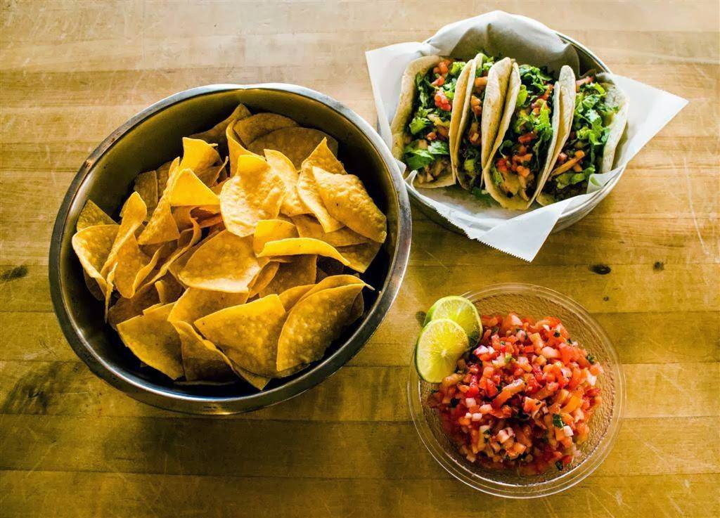 YoBo Cantina Fresca | restaurant | 10 Windermere Blvd, Charleston, SC 29407, USA | 8437932824 OR +1 843-793-2824