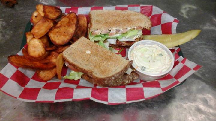 Mateys Irish Pub | night club | 419 N Grant St, Crown Point, IN 46307, USA | 2196638155 OR +1 219-663-8155