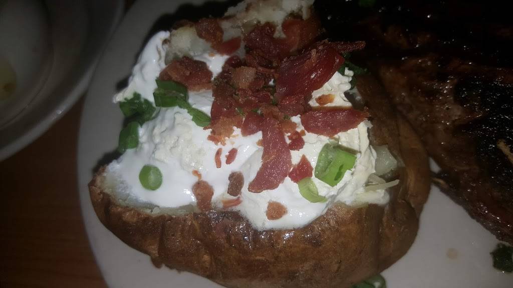 Carvers Steaks & Chops | restaurant | 1535 Miamisburg Centerville Rd, Dayton, OH 45459, USA | 9374337099 OR +1 937-433-7099