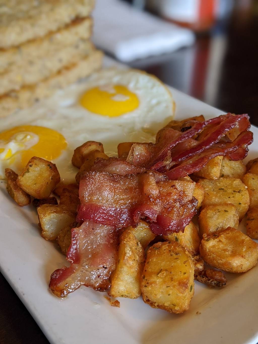 St. Jamess Gate Toronto | restaurant | 5140 Dundas St W, Etobicoke, ON M9A 1C2, Canada | 6473505140 OR +1 647-350-5140