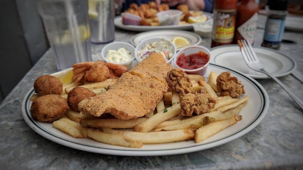 Fish Tales | restaurant | 2502 Seawall Blvd, Galveston, TX 77550, USA | 4097628545 OR +1 409-762-8545