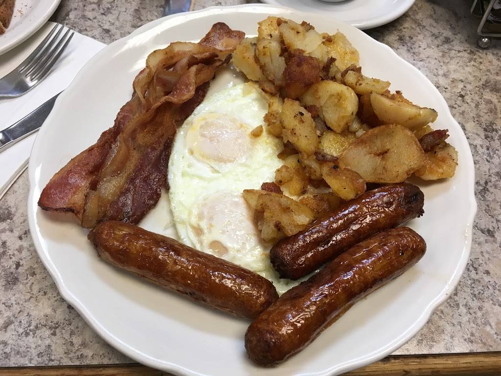 Queens Café Restaurant | restaurant | 149 Broadway, Tillsonburg, ON N4G 3P7, Canada | 5196880191 OR +1 519-688-0191