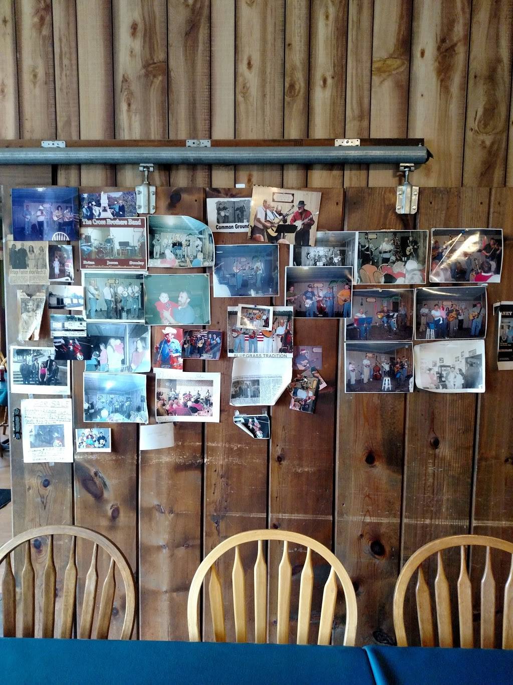 Dixie Cafe | restaurant | 31 Courthouse Square, Byrdstown, TN 38549, USA | 9318646535 OR +1 931-864-6535