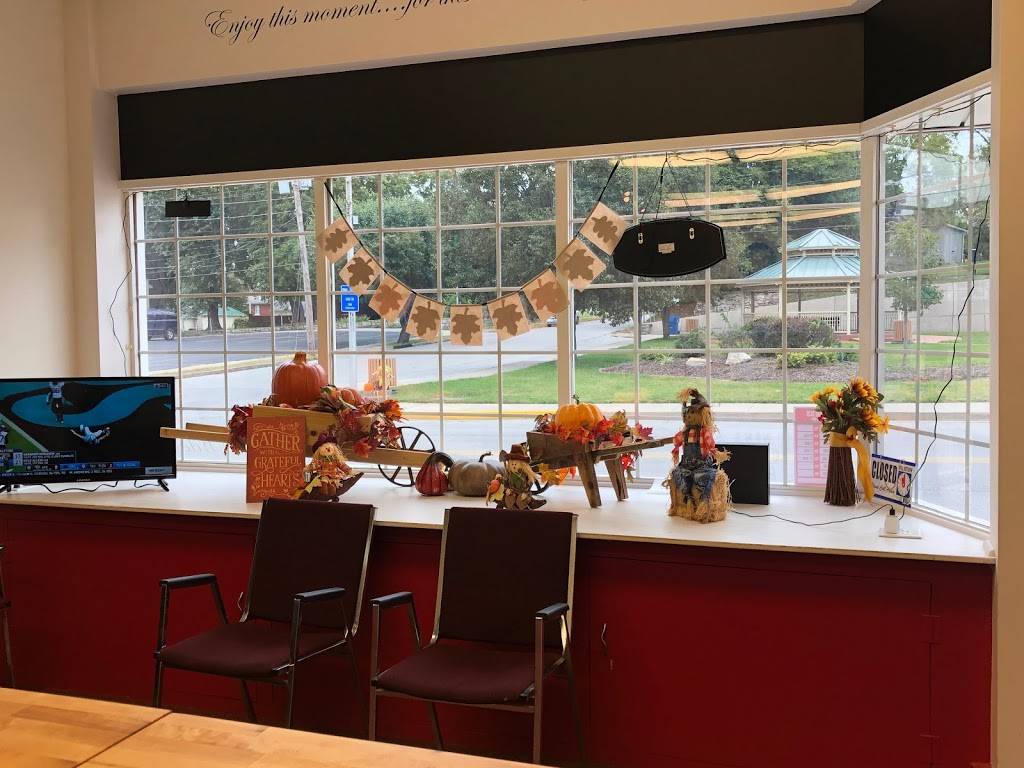 Nenas Carryout Pizza | meal takeaway | 518 N Sterling Ave, Sugar Creek, MO 64054, USA | 8163135569 OR +1 816-313-5569