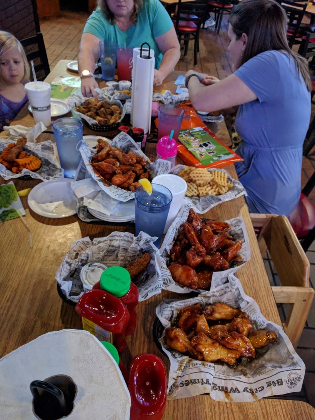 Big City Wings | restaurant | 10903 Jones Rd, Houston, TX 77065, USA | 8324785537 OR +1 832-478-5537