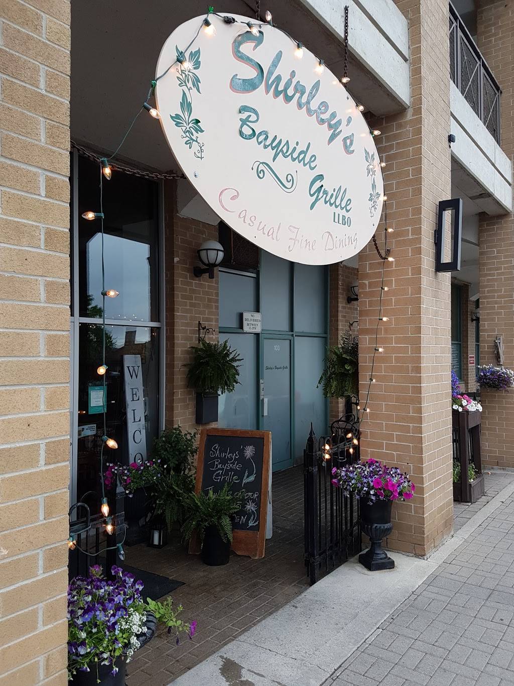 Shirleys Bayside Grille | restaurant | 150 Dunlop St E #102, Barrie, ON L4M 6H1, Canada | 7057350035 OR +1 705-735-0035