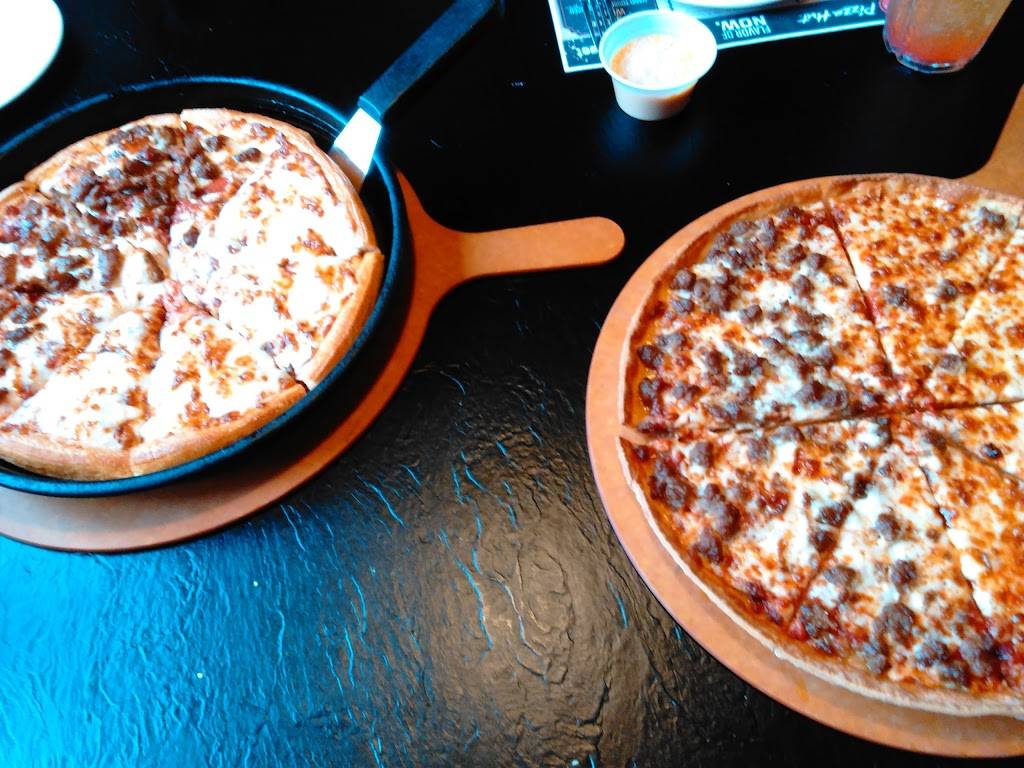 Pizza Hut | restaurant | 806 Bicycle Bridge Rd, Delphi, IN 46923, USA | 7655644545 OR +1 765-564-4545