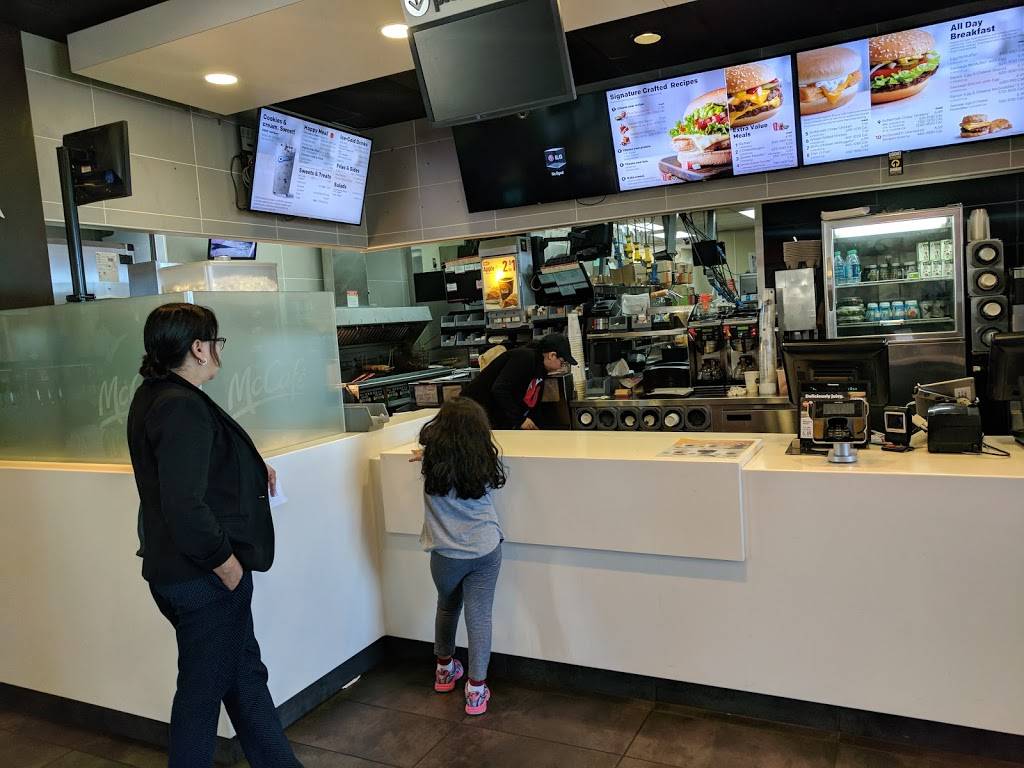 McDonalds | cafe | 3750 Forest Ln, Dallas, TX 75229, USA | 2143576694 OR +1 214-357-6694