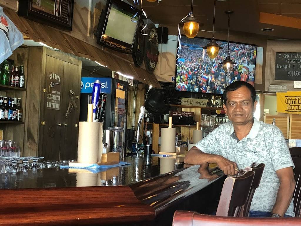 The Naked Wing | restaurant | 24018 Woodbine Ave, Keswick, ON L4P 3E9, Canada | 9059892525 OR +1 905-989-2525