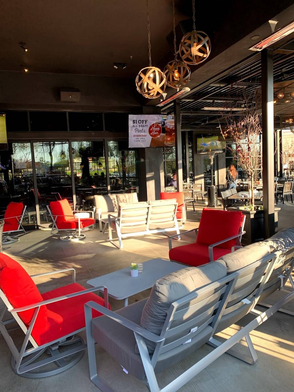 Thirsty Lion Gastropub & Grill - Desert Ridge | restaurant | 21001 N Tatum Blvd Suite 6, Phoenix, AZ 85050, USA | 4804195070 OR +1 480-419-5070