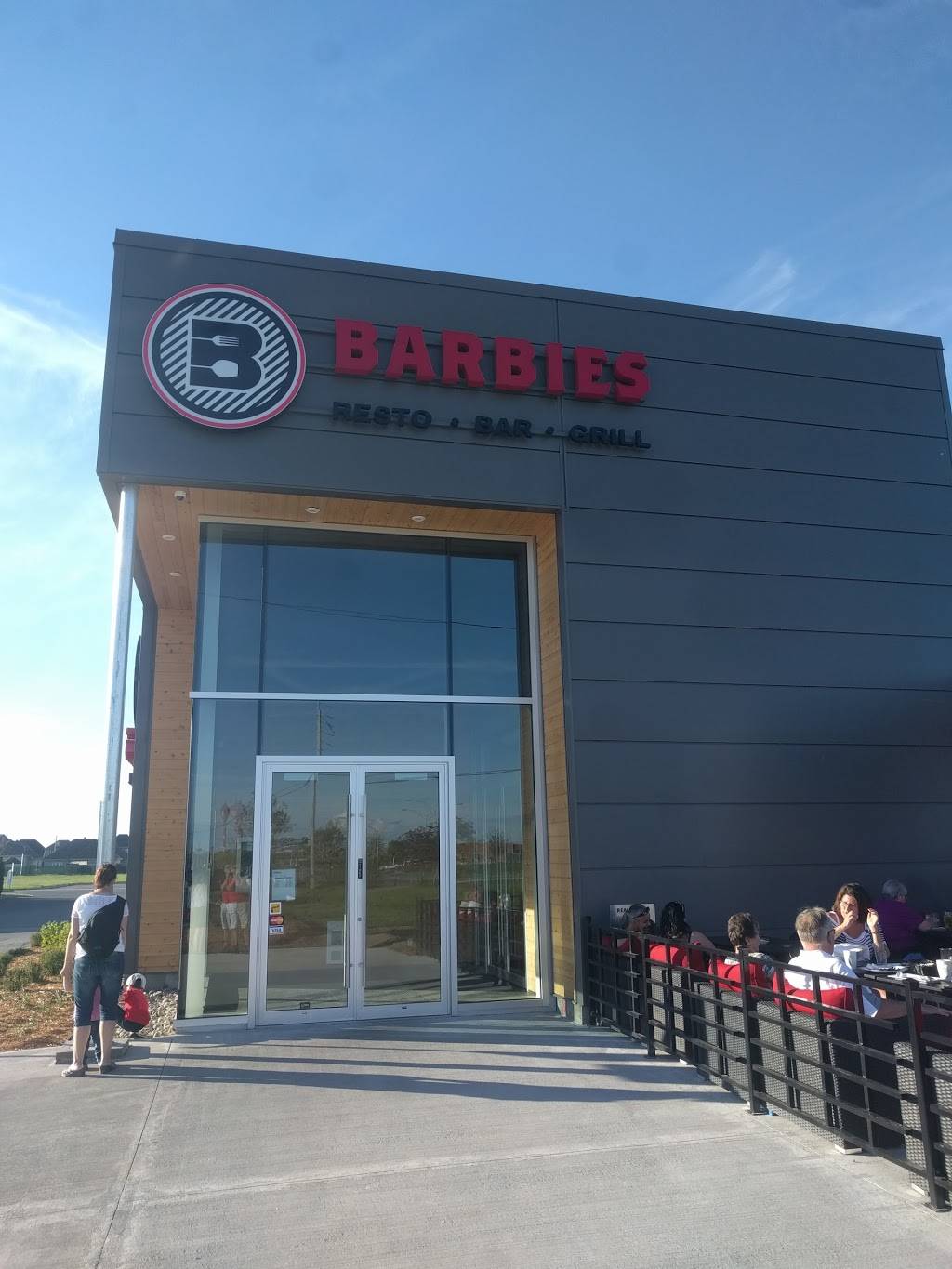 Barbies Resto Bar Grill | restaurant | 230 Boulevard Omer-Marcil, Saint-Jean-sur-Richelieu, QC J2W 2V1, Canada | 4503490033 OR +1 450-349-0033