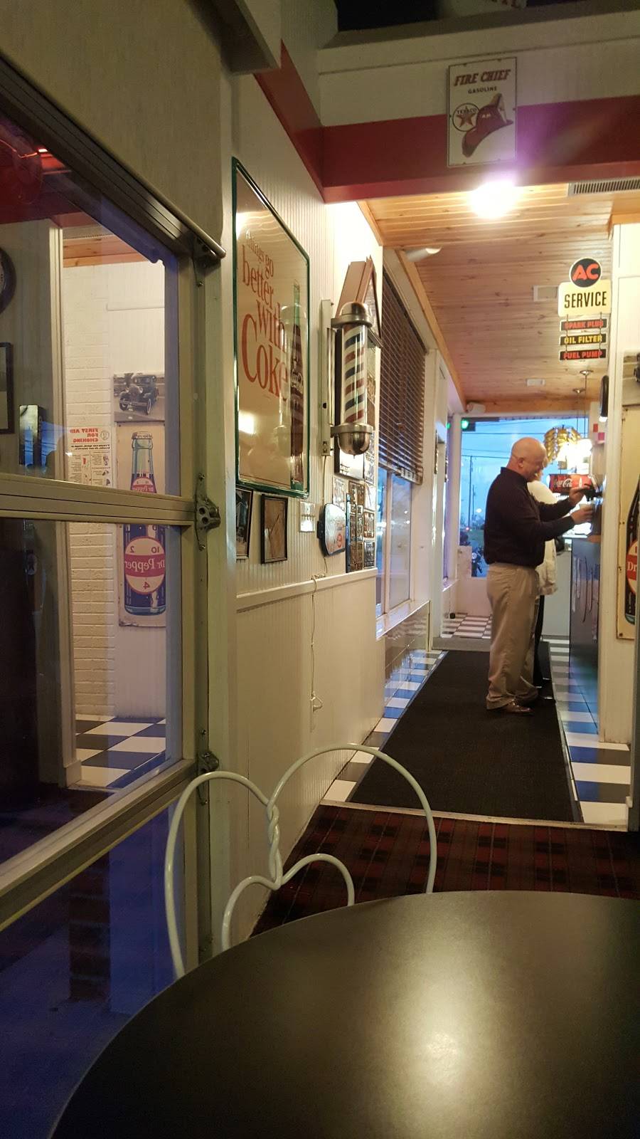 Creme Hut | restaurant | 800 S 3rd Ave, Chatsworth, GA 30705, USA | 7066955411 OR +1 706-695-5411