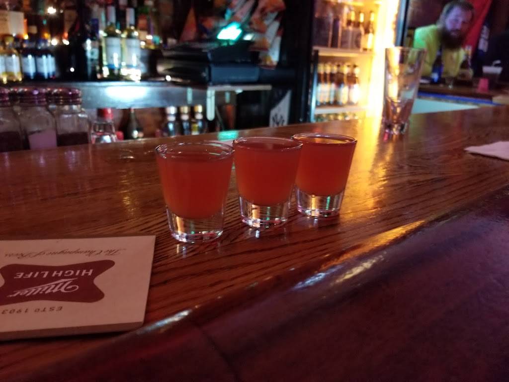 Reruns Bar & Grill | restaurant | 541 Main St, West Haven, CT 06516, USA | 2039318243 OR +1 203-931-8243