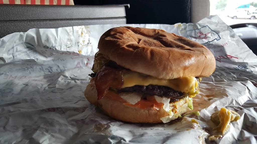 Blakes Lotaburger | restaurant | 305 U.S. Rte 66, Moriarty, NM 87035, USA | 5058320629 OR +1 505-832-0629