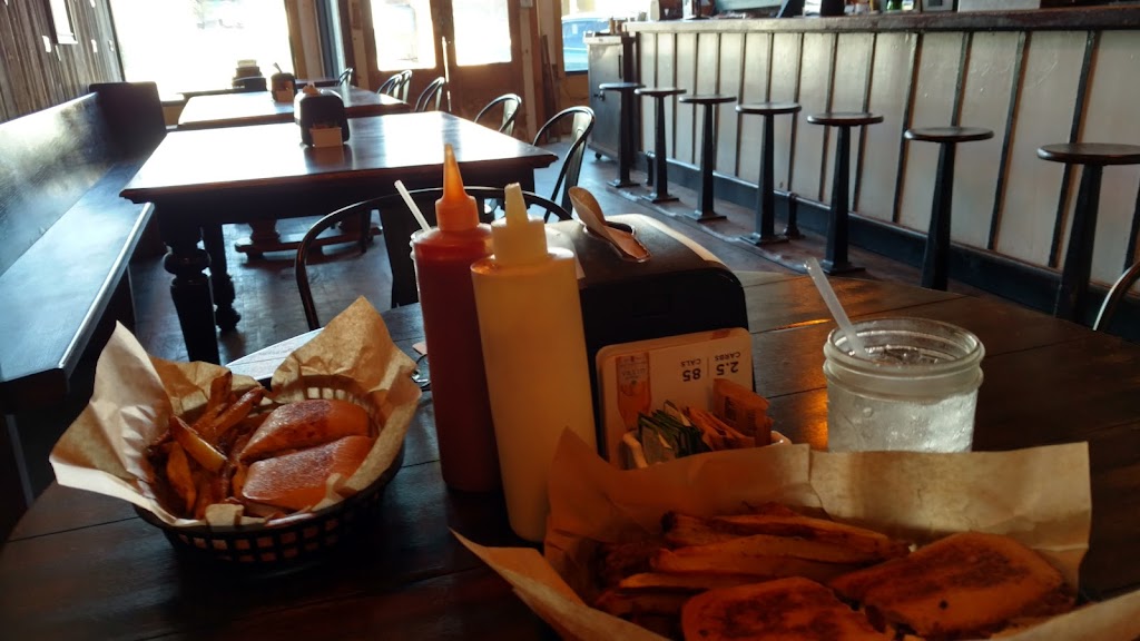 Turners 421 Main Bar and Farm Kitchen | restaurant | 421 N Main St, Burden, KS 67019, USA | 6204384000 OR +1 620-438-4000