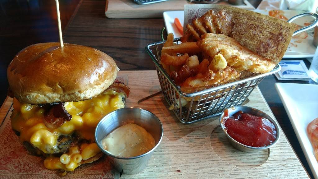 Guy Fieris Philly Kitchen & Bar | restaurant | 777 Harrahs Blvd, Chester, PA 19013, USA | 4844901715 OR +1 484-490-1715