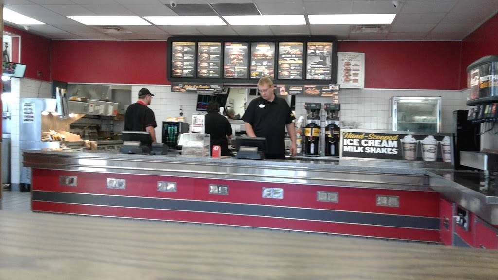 Hardees | restaurant | 12613 10th St, Osseo, WI 54758, USA | 7155972533 OR +1 715-597-2533