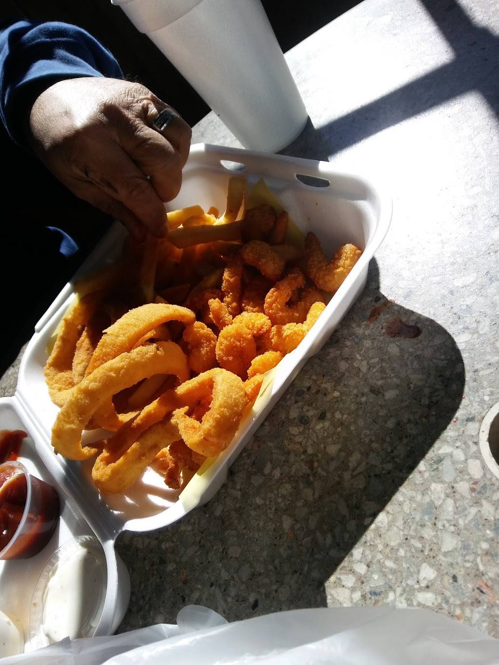 Rios Burger | restaurant | 2511 Olive Dr, Palmdale, CA 93550, USA | 6614138173 OR +1 661-413-8173