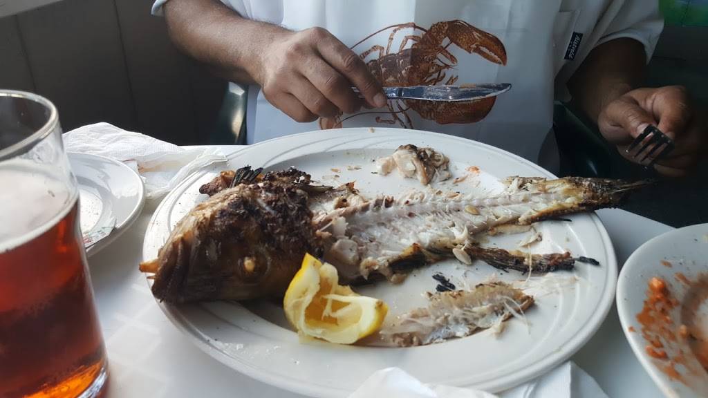 LePages Seafood & Grille | restaurant | 439 Martine St, Fall River, MA 02723, USA | 5086772180 OR +1 508-677-2180