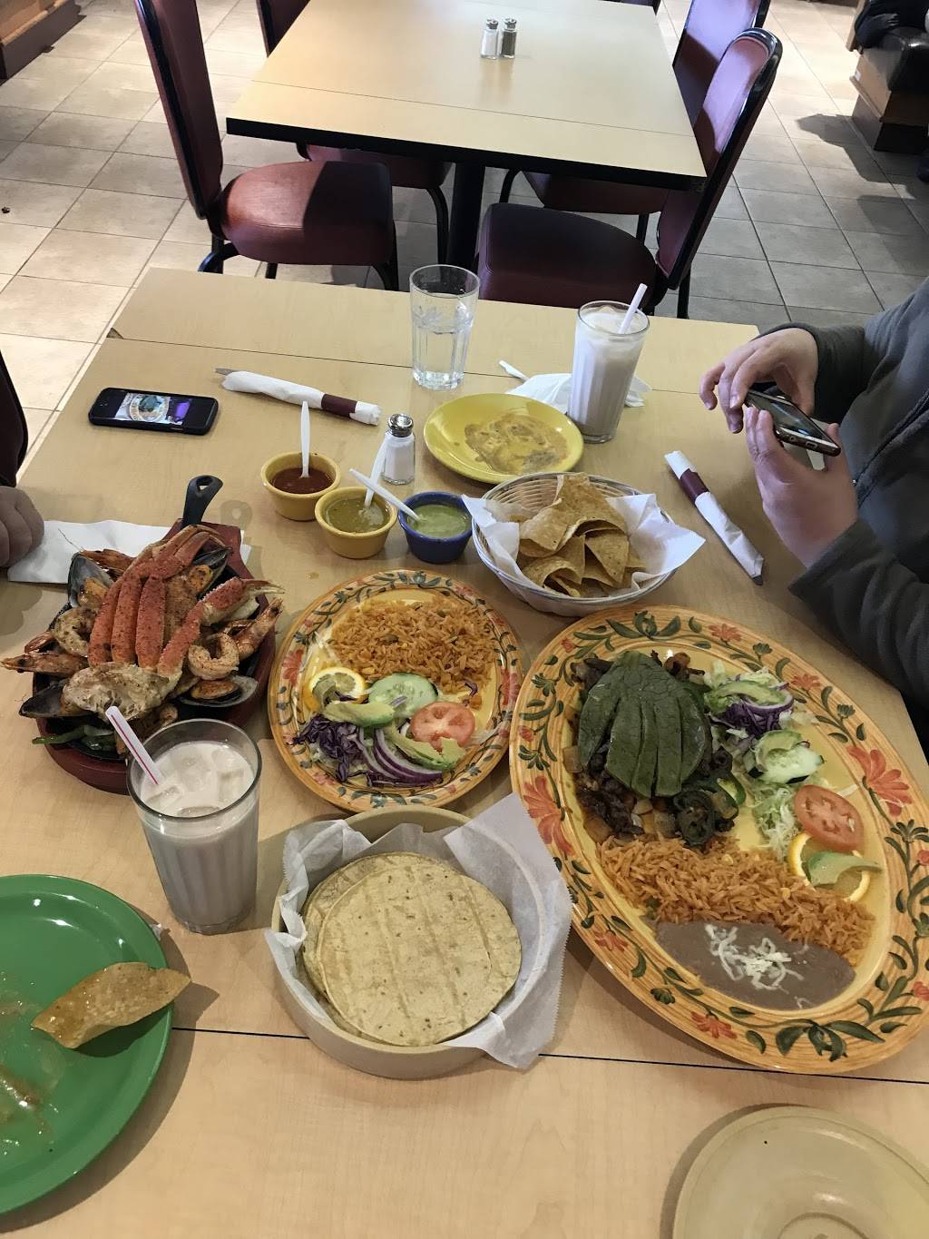 La Presa Restaurant | restaurant | 401 E Euclid Ave, Mt Prospect, IL 60056, USA | 8478181623 OR +1 847-818-1623