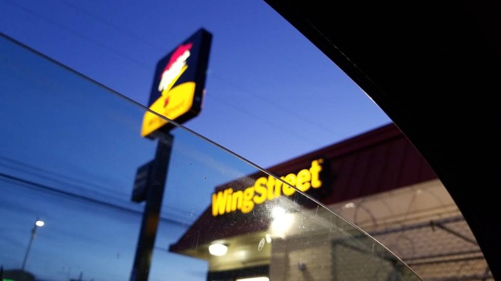 Pizza Hut | restaurant | 909 W Pacific Coast Hwy, Wilmington, CA 90744, USA | 3105131700 OR +1 310-513-1700