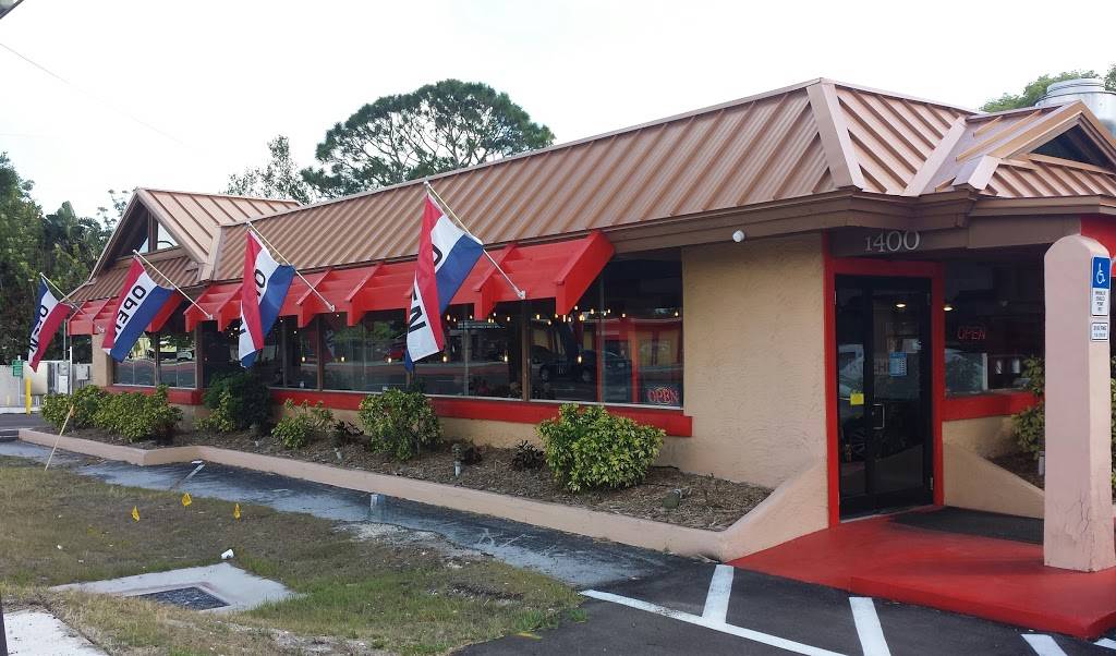 Mitchells Restaurant | restaurant | 6957, 1400 N Cocoa Blvd, Cocoa, FL 32922, USA | 3213382909 OR +1 321-338-2909