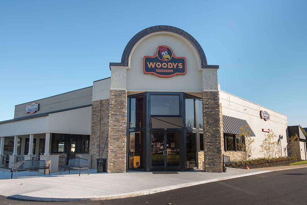 Woodys Wing House | restaurant | 161 E Campus View Blvd, Columbus, OH 43235, USA | 6144339464 OR +1 614-433-9464